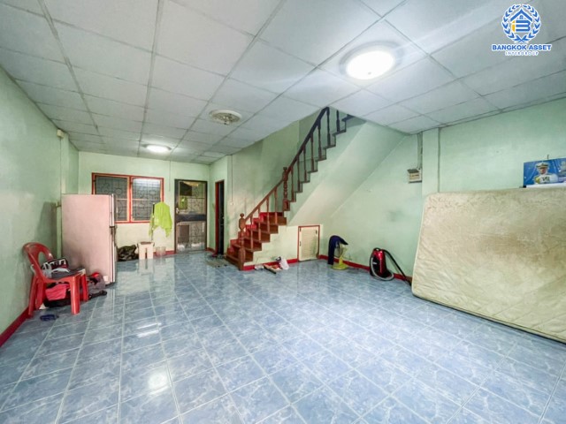 *****ทาวน์เฮ้าส์มือสองย่านนนทุบรี ม.เจ้าพระยา9 บางกรวย-ไทรน้อย เนื้อที่มากถึงเกือบ 19 ตร.ว. ฟังก์ชัน 3 ห้องนอน 2 ห้องน้ำ 1 ที่จอดรถ บนทำเลเชื่อมต่อถ.ราชพฤกษ์, ถ.กาญจนาภิเษก และถ.รัตนาธิเบศร์ เพียง 5 นาทีก็ถึงรถไฟฟ้าสายสีม่วง "สถานีบางพลู" และทางด่วน "กาญจนาภิเษก"